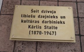 Jauna piemiņas plāksne Kārlim Staltem Mazirbē